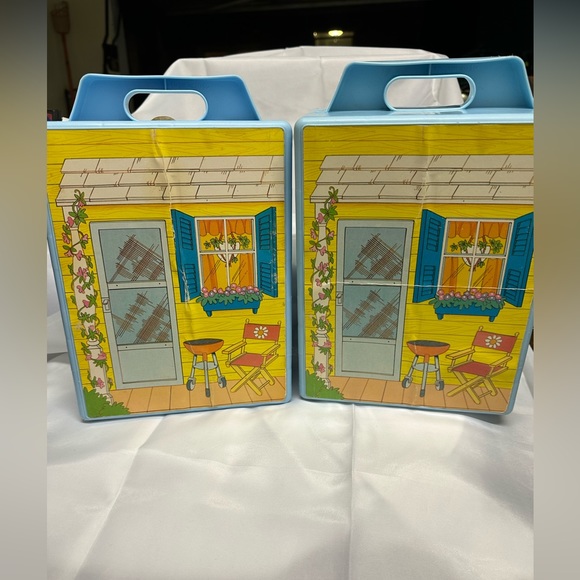 Knickerbocker 1982 Show N Go House Snoopy w/ Extra Outfits - Picture 3 of 5